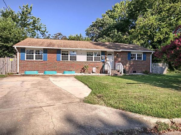 7 Maverick Ct, Hampton, VA 23669