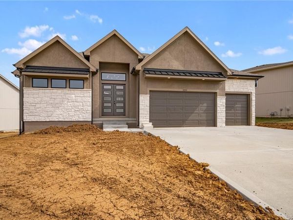 11351 S Emerald Street, Olathe, KS 66061
