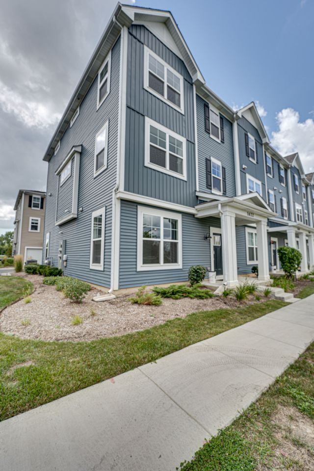 1622 Albany Street, Grayslake, IL 60030 Main Photo