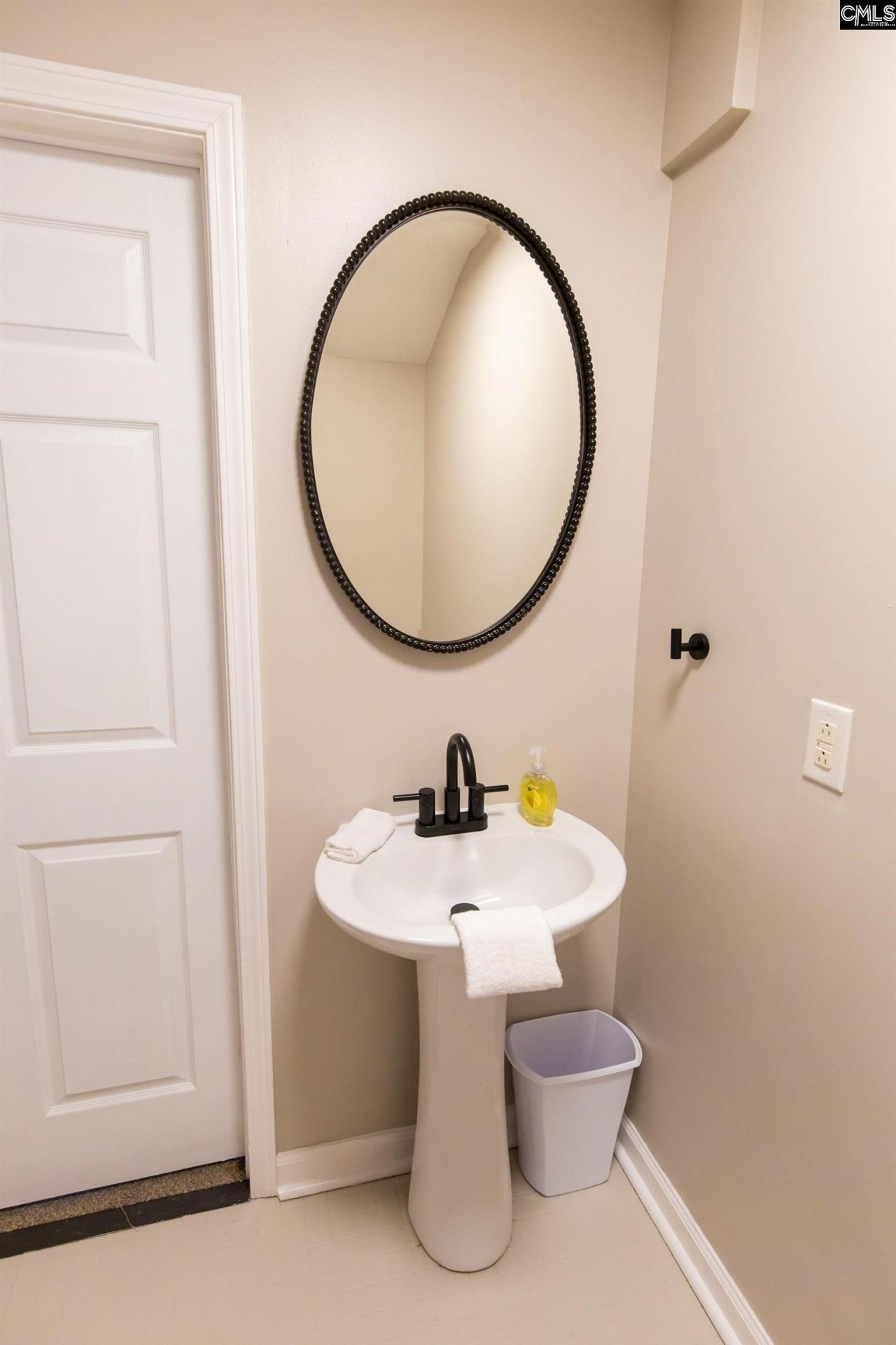 9429 S Chelsea Road Photo 6