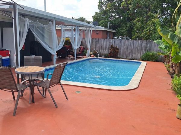 7561 Meridian St, Miramar, FL 33023