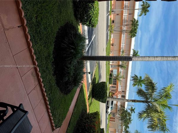 900 SW 11th Ave, Unit 8C, Hallandale Beach, FL 33009