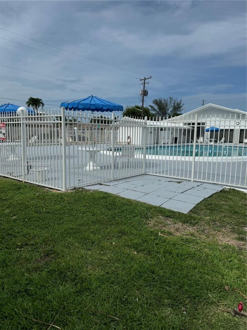 900 SW 11th Ave, Unit 8C, Hallandale Beach, FL 33009 Photo