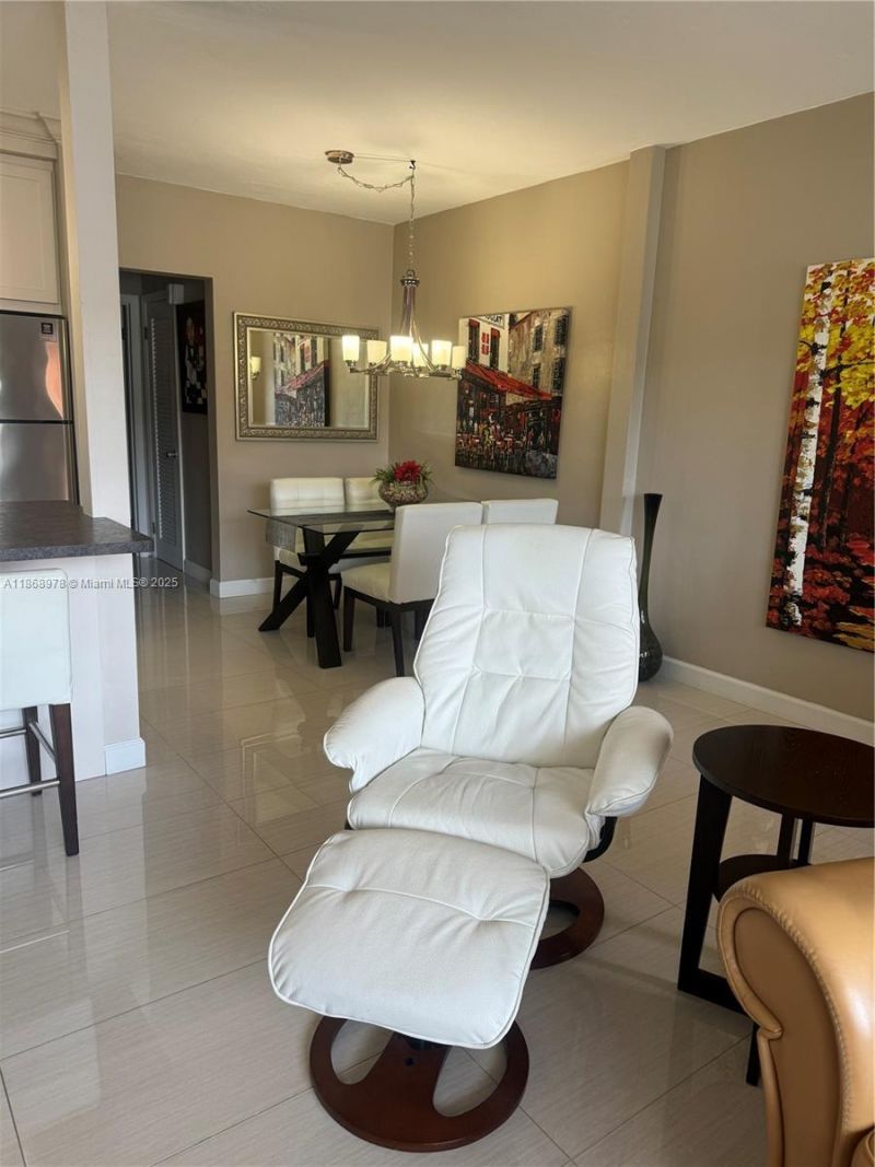 900 SW 11th Ave, Unit 8C, Hallandale Beach, FL 33009 Photo