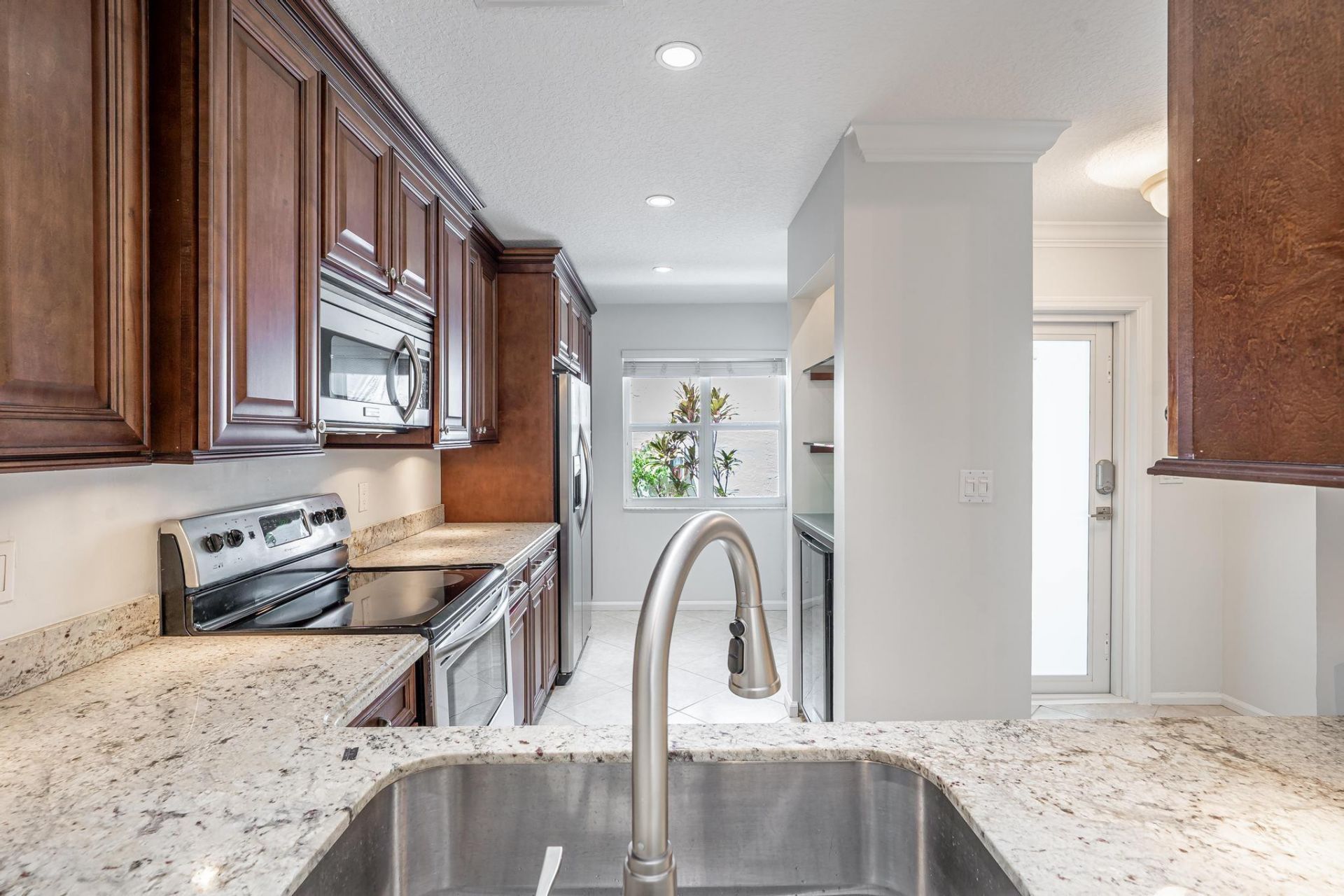 801 SE 16th Court, Unit 11, Fort Lauderdale, FL 33316 Photo