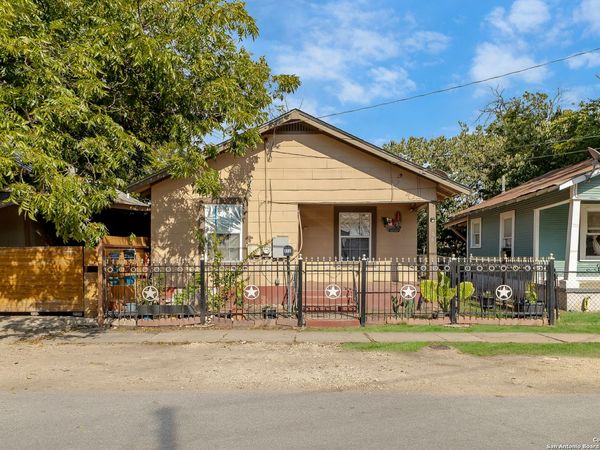 806 N Brazos St, San Antonio, TX 78207