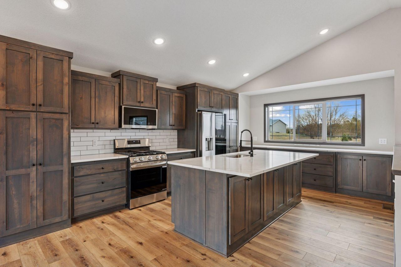 21477 Cottonwood Street Nw, Oak Grove, MN 55011 Main Photo