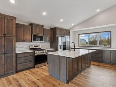 21477 Cottonwood Street NW, Oak Grove, MN 55011