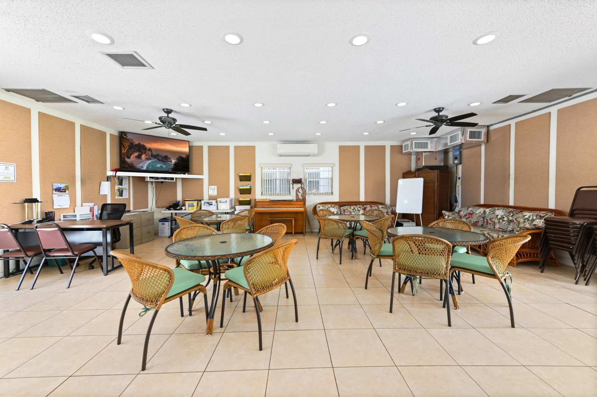 1516 S Lakeside Drive, Unit 110, Lake Worth Beach, FL 33460 Photo