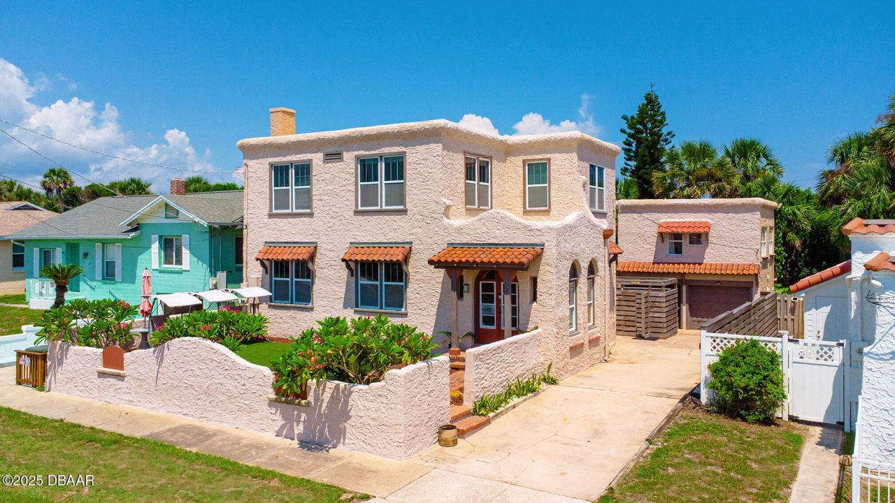 529 Hillside Avenue, Daytona Beach, FL 32118 Main Photo