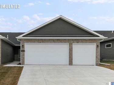 10721 Majestic Lane, Lincoln, NE 68527