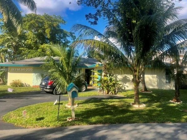 7551 SW 42nd Pl, Davie, FL 33314