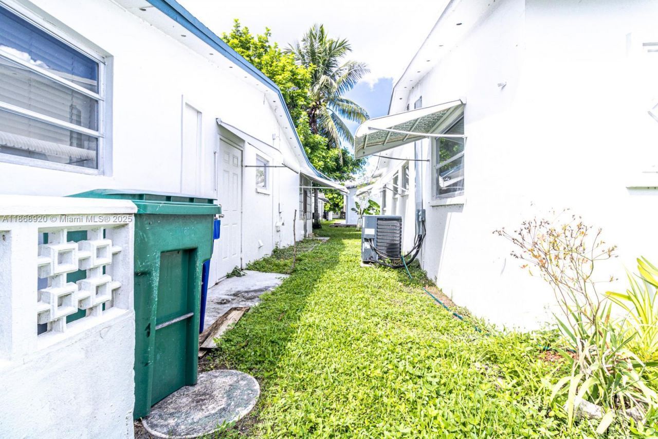 4231 NW 49th Ave, Lauderdale Lakes, FL 33319 Photo