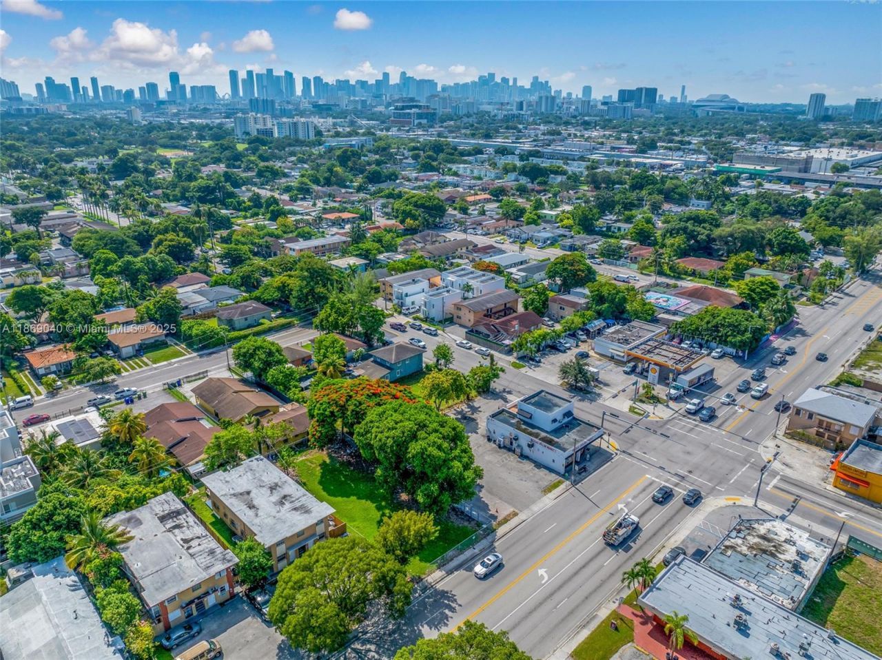 2177 NW 28th St, Miami, FL 33142 Photo