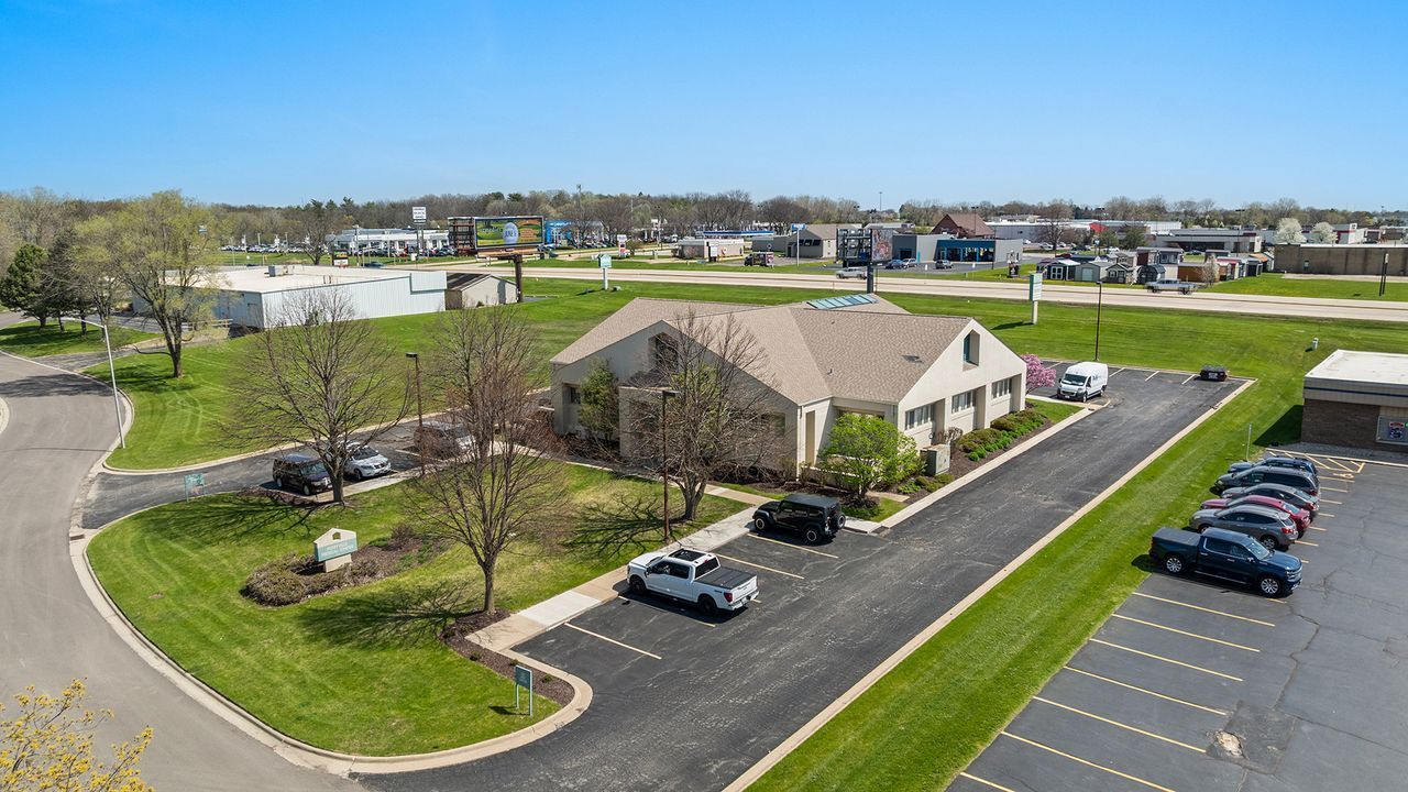 1848 Daimler Rd, Rockford, IL 61112 Main Photo