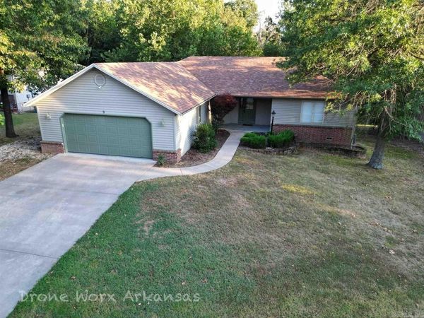 9 Piccadilly Lane, Bella Vista, AR 72714