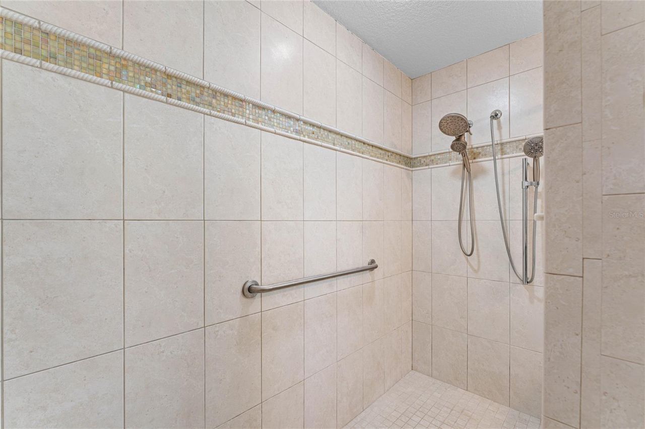 9117 Woodridge Run Drive, Tampa, FL 33647 Photo