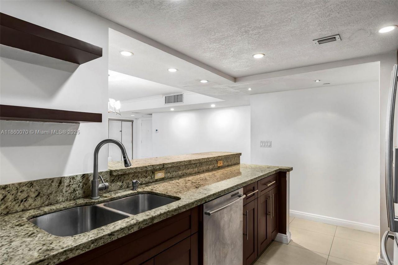 2401 Collins Ave, Unit 1808, Miami Beach, FL 33140 Photo