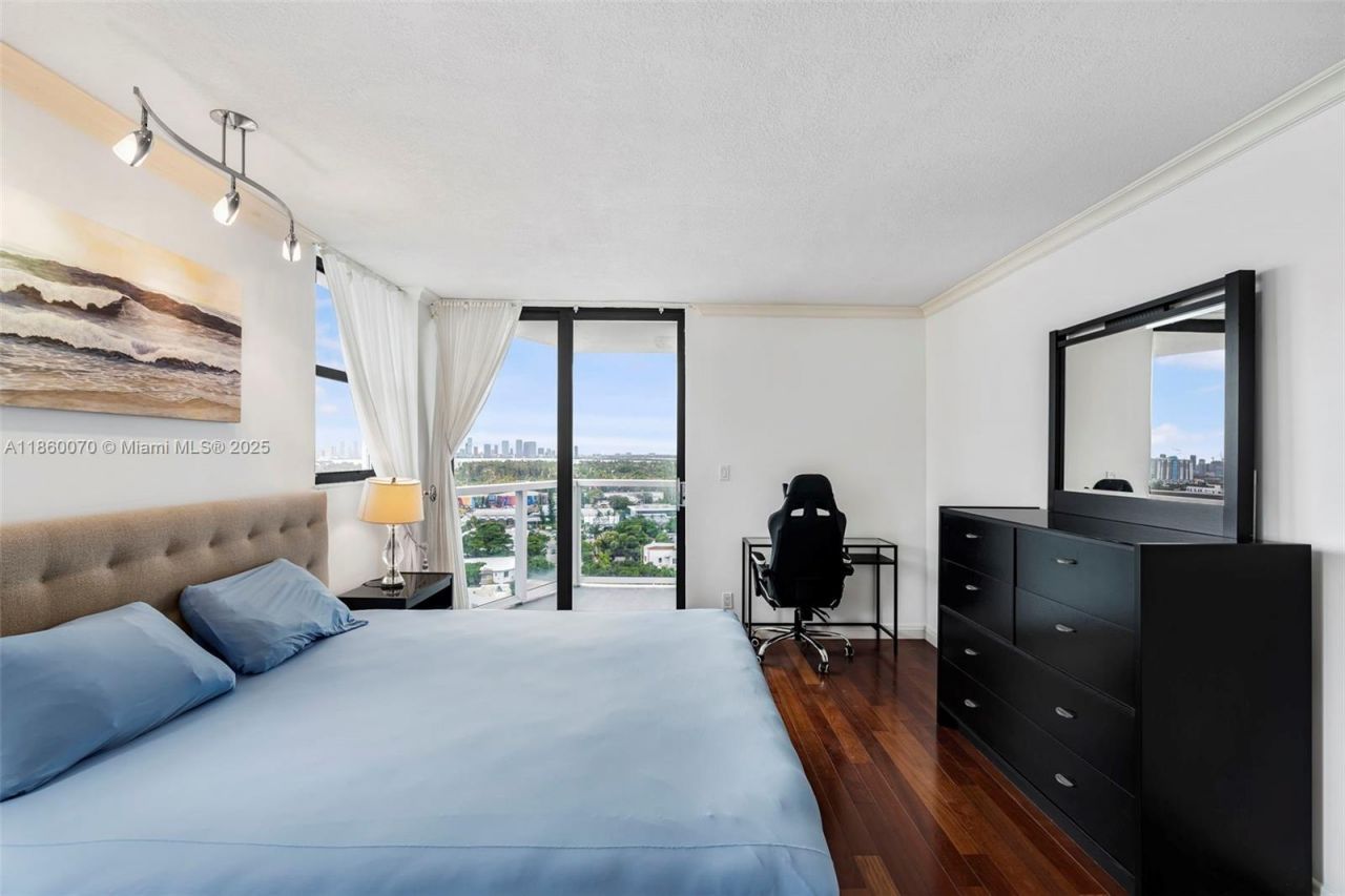 2401 Collins Ave, Unit 1808, Miami Beach, FL 33140 Photo