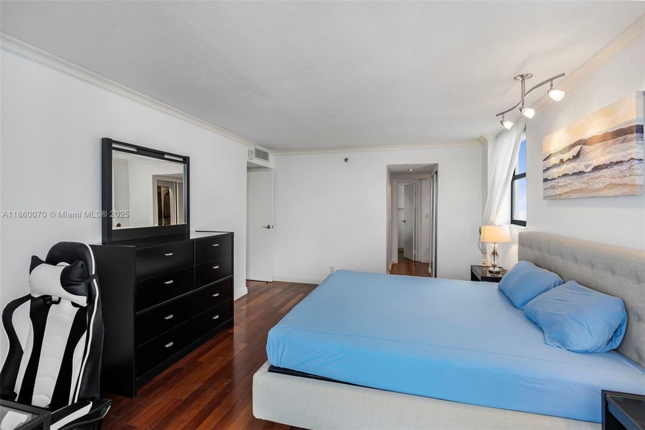 2401 Collins Ave, Unit 1808, Miami Beach, FL 33140 Photo