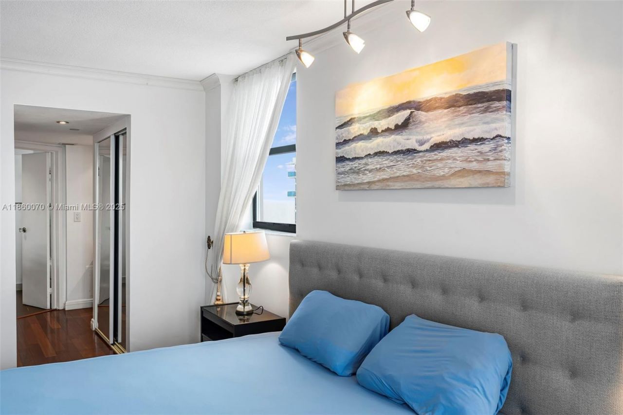 2401 Collins Ave, Unit 1808, Miami Beach, FL 33140 Photo