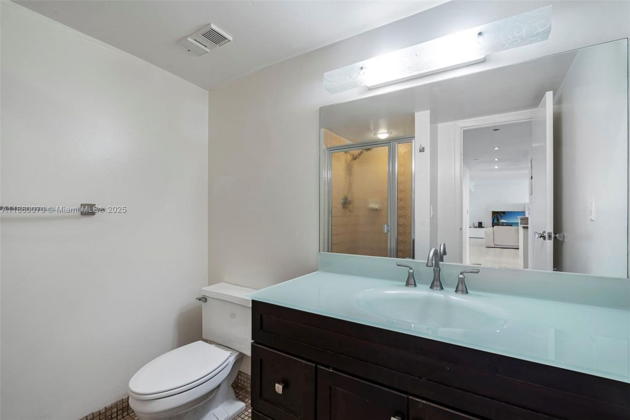 2401 Collins Ave, Unit 1808, Miami Beach, FL 33140 Photo