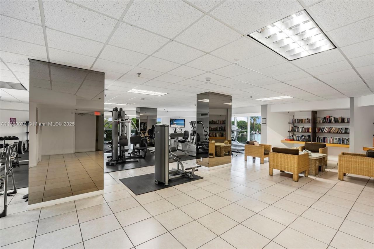 2401 Collins Ave, Unit 1808, Miami Beach, FL 33140 Photo