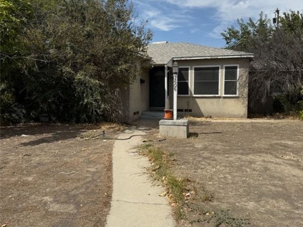 2606 Truxtun Avenue, Bakersfield, CA 93301