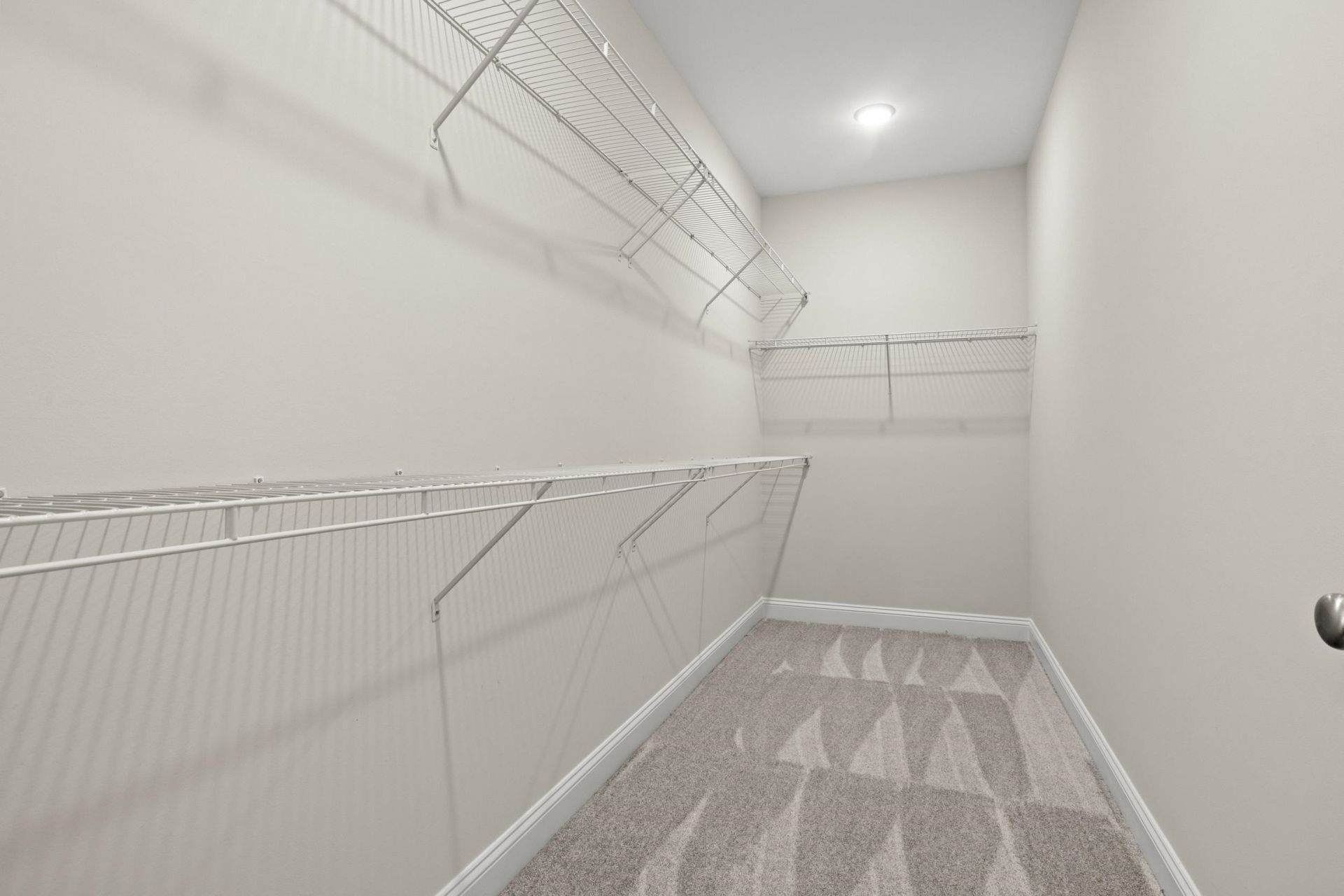 1165 Loop Circle Photo 10