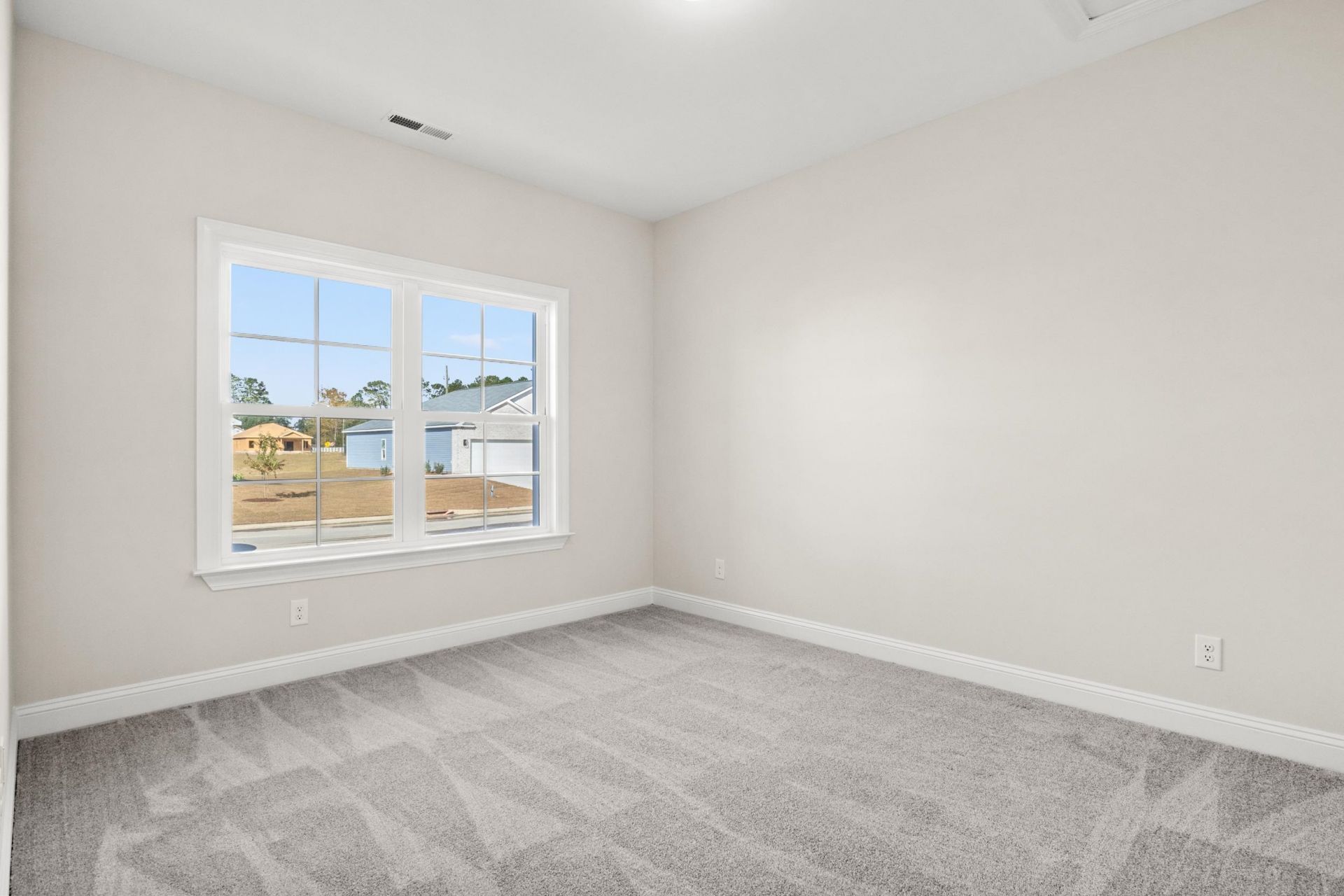 1165 Loop Circle Photo 11