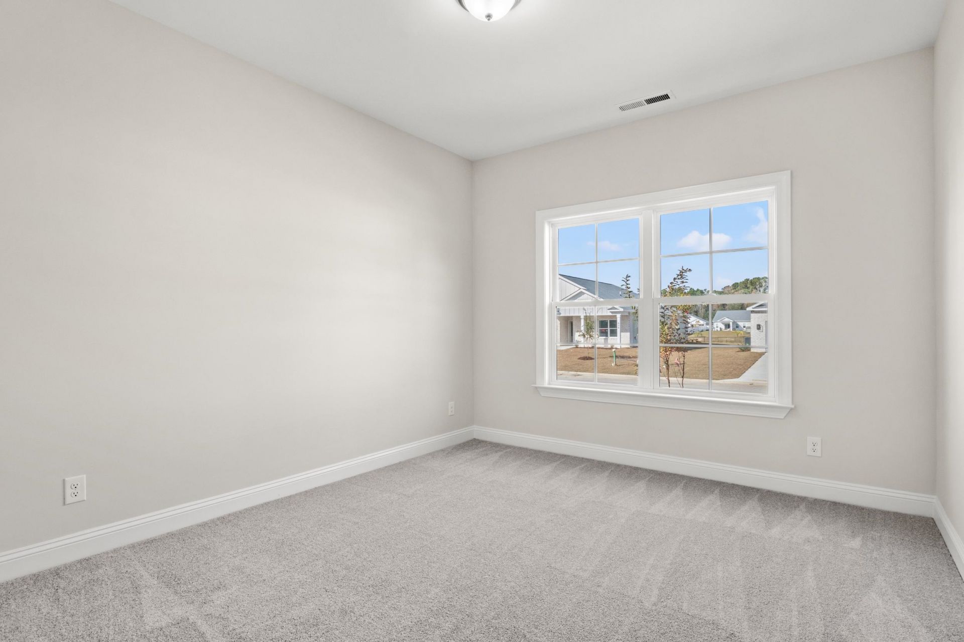 1165 Loop Circle Photo 13