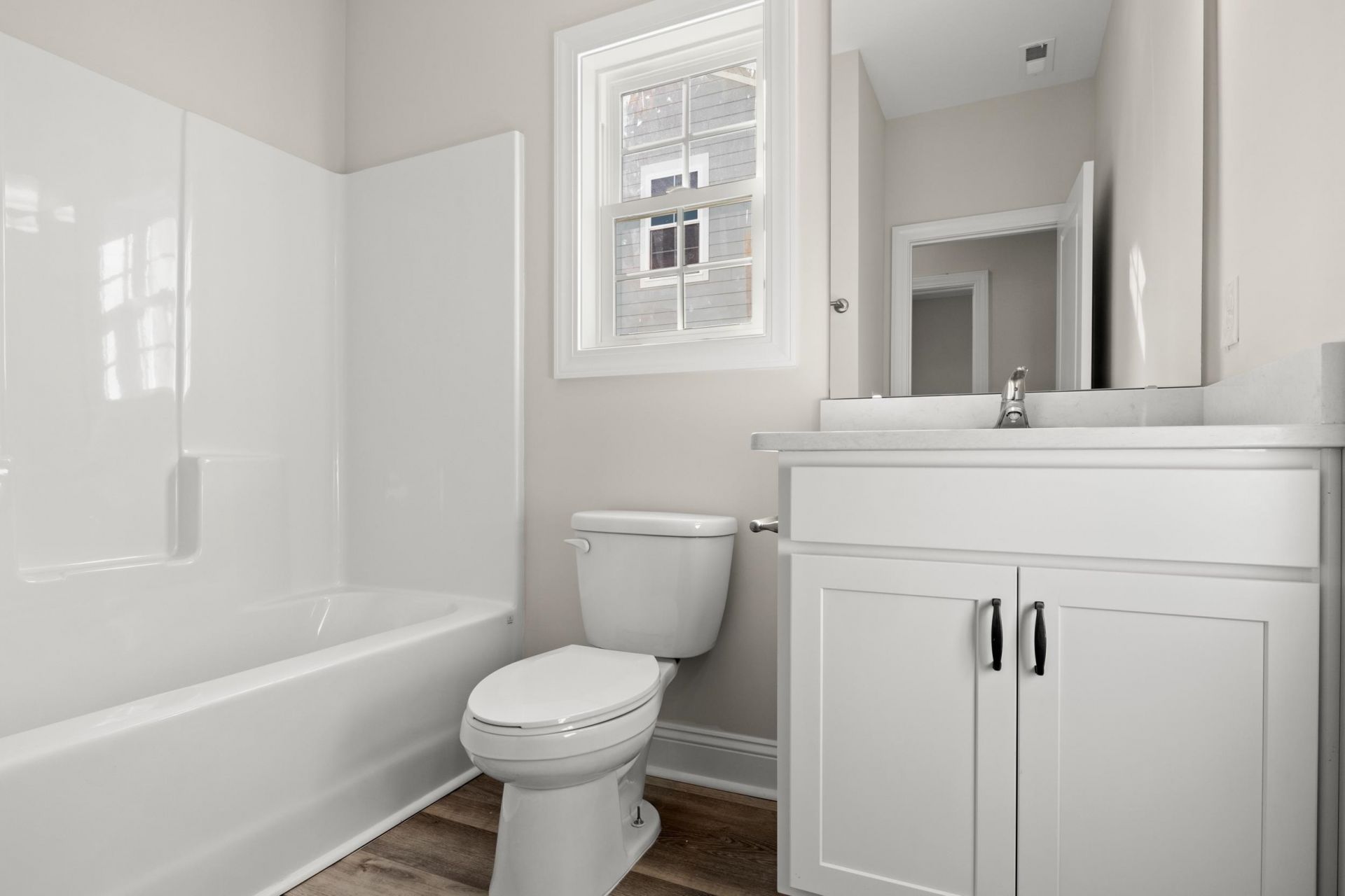 1165 Loop Circle Photo 15