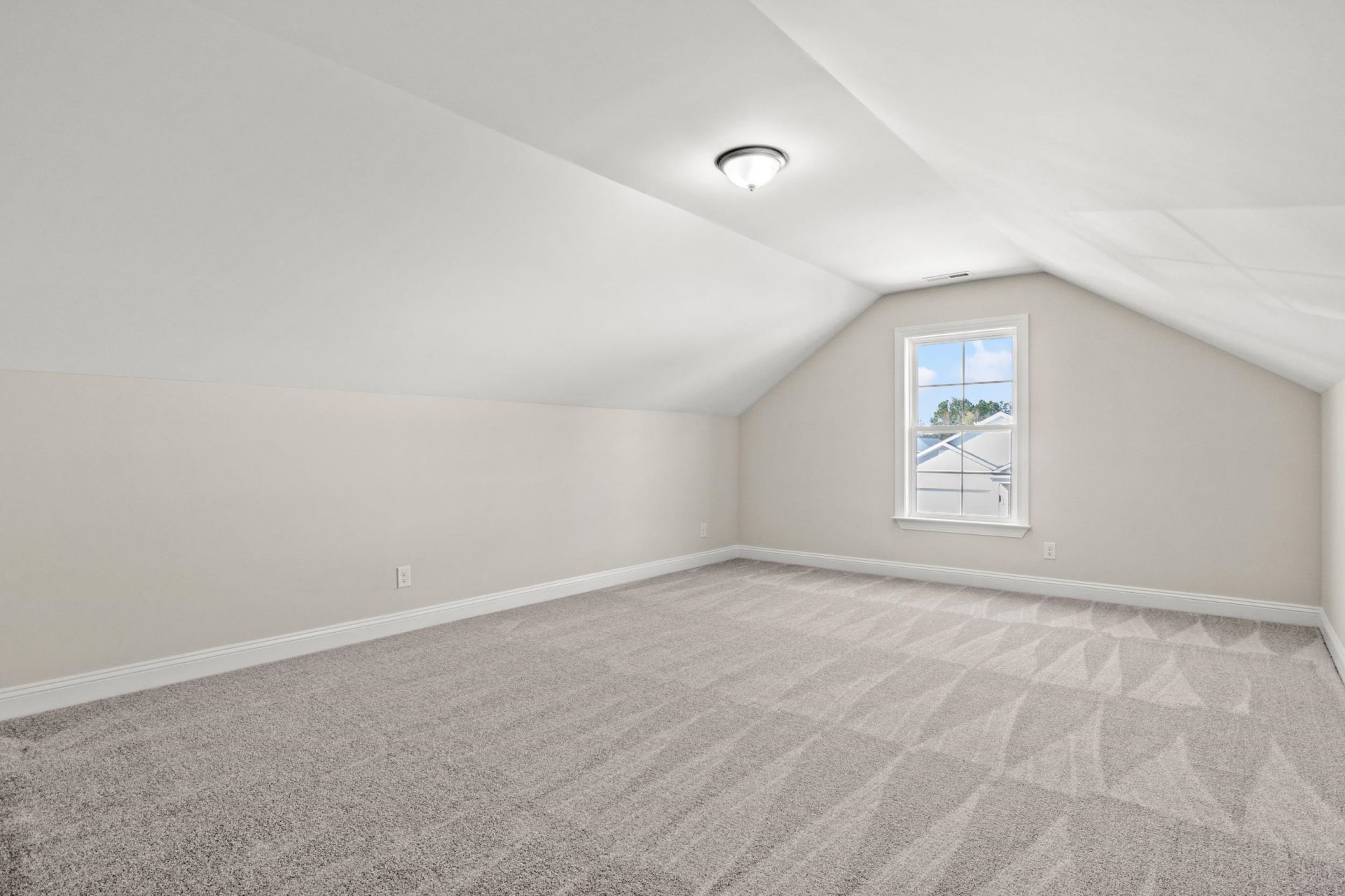 1165 Loop Circle Photo 16