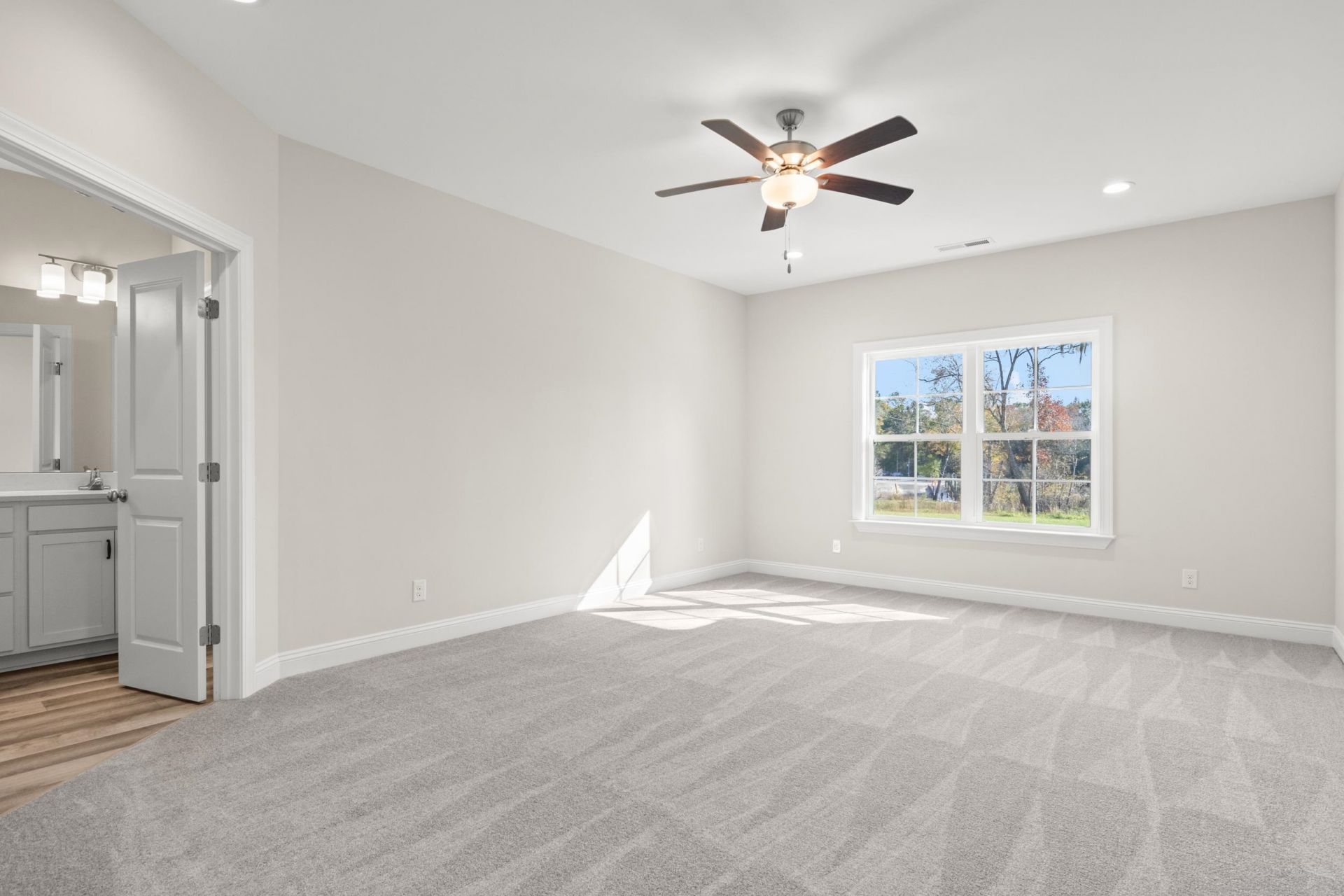 1165 Loop Circle Photo 8