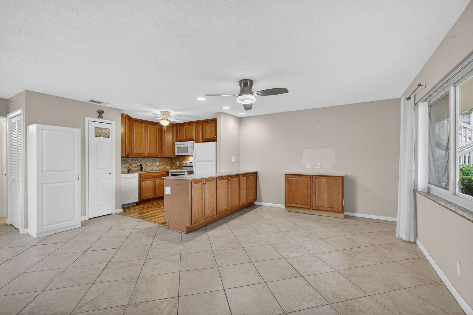 221 Coventry J, West Palm Beach, FL 33417 Photo
