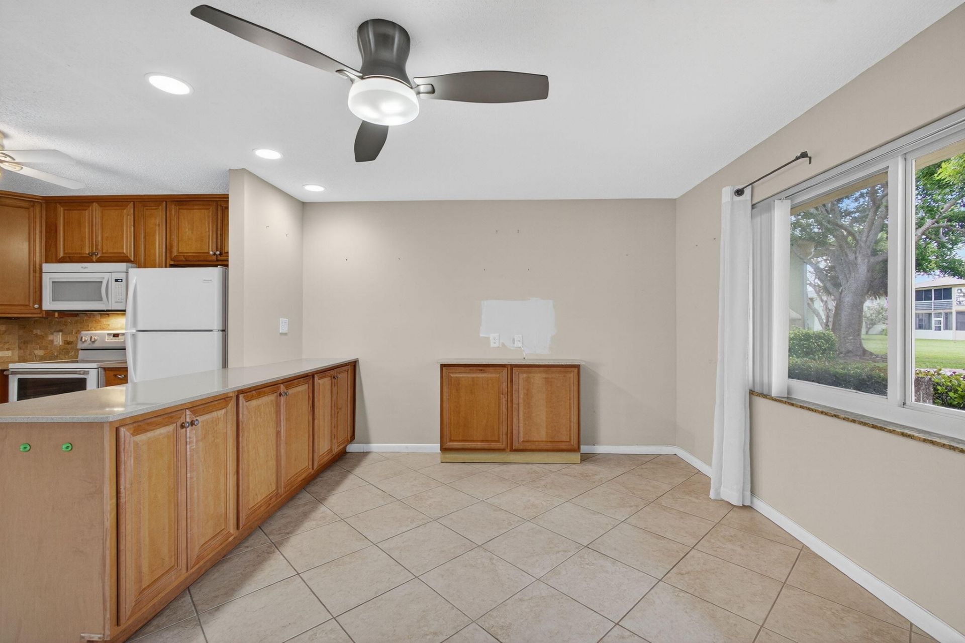 221 Coventry J, West Palm Beach, FL 33417 Photo