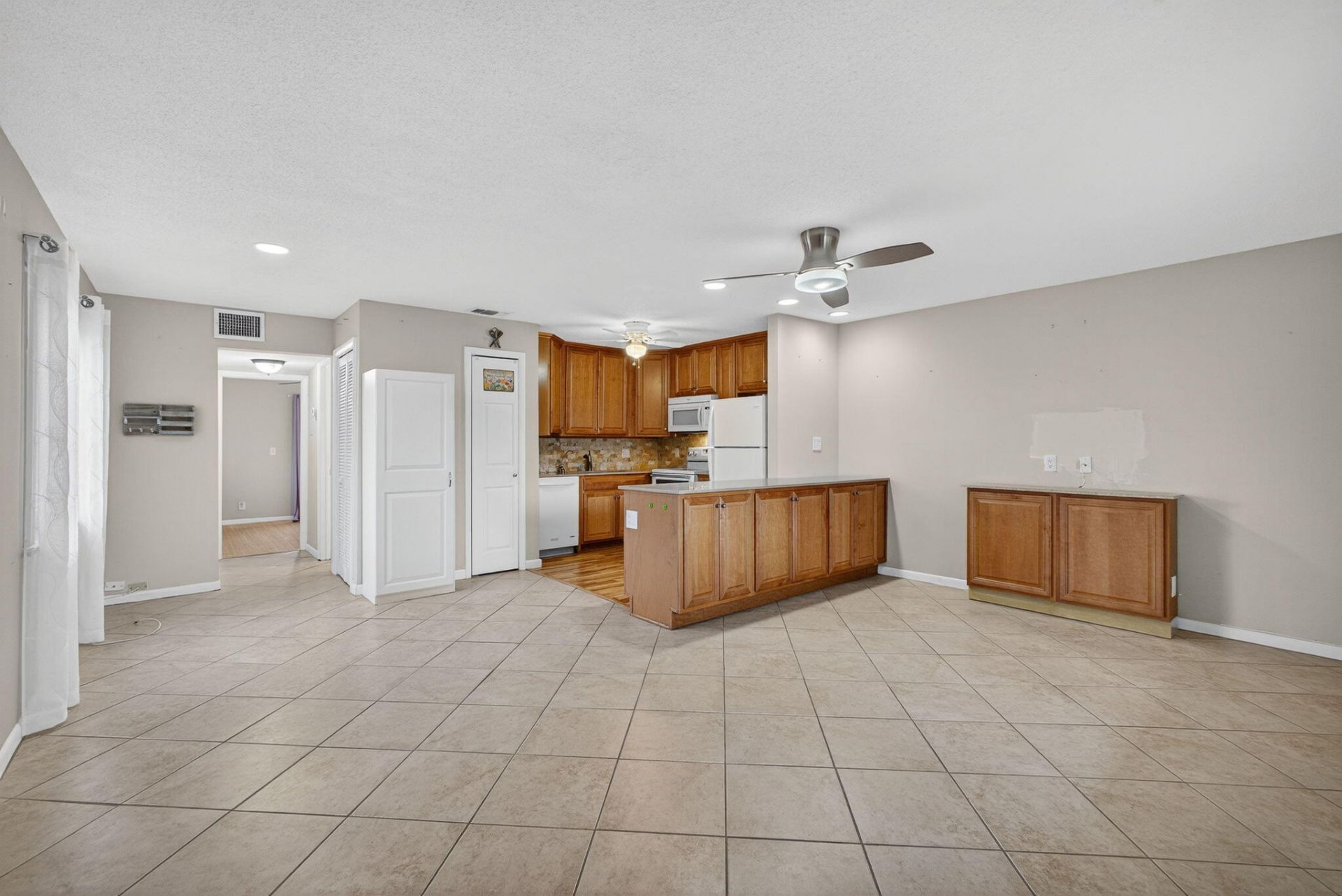 221 Coventry J, West Palm Beach, FL 33417 Photo