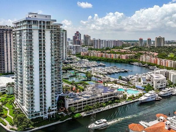 19707 Turnberry Way, Unit 8C, Aventura, FL 33180