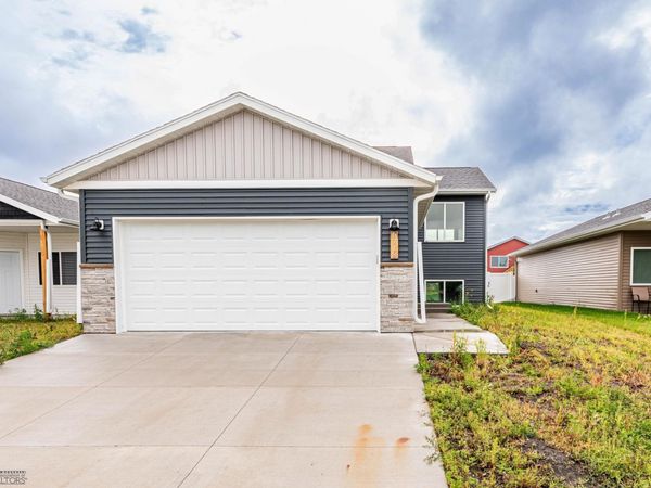 6718 68th Street S, Horace, ND 58047