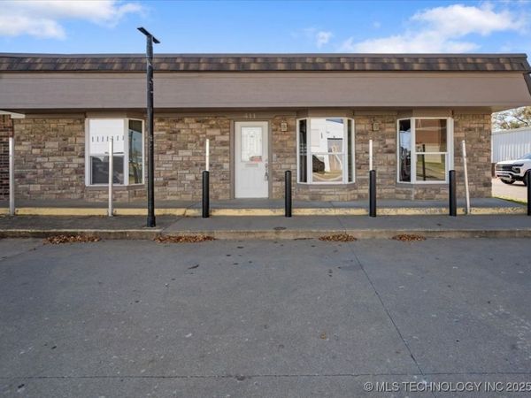 411 W 1st Street, Claremore, OK 74017
