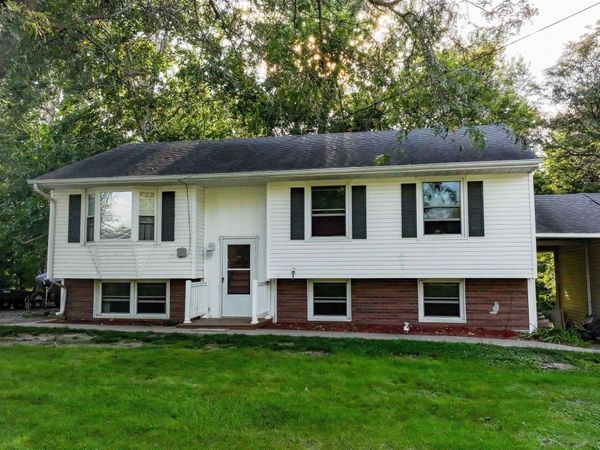 551 N Hazel Street, Agency, IA 52530