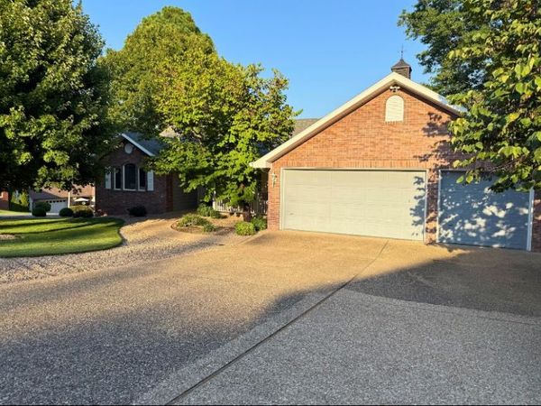 1 Kelaen Circle, Bella Vista, AR 72715