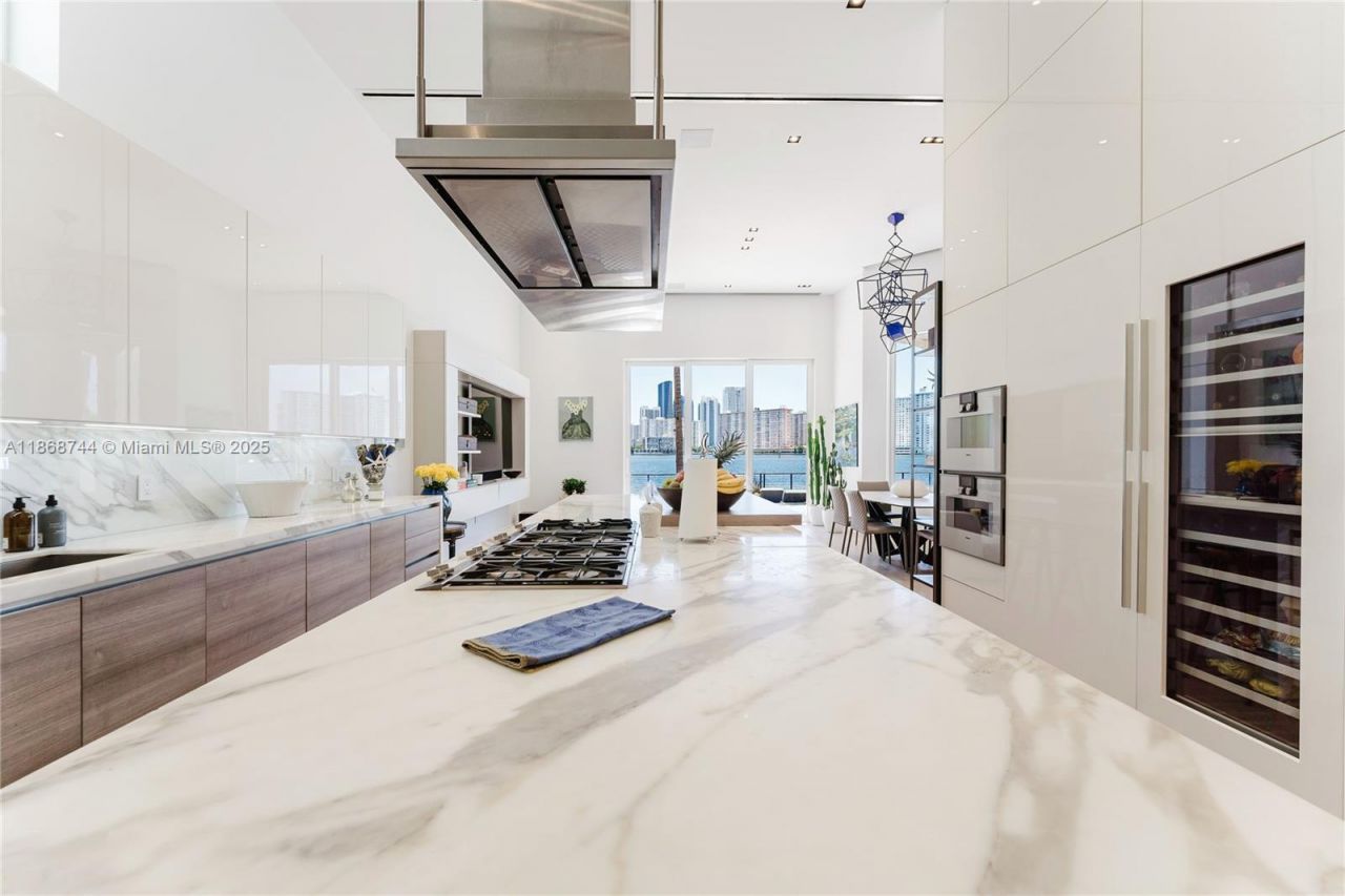 3916 Island Estates Dr, Aventura, FL 33160 Photo