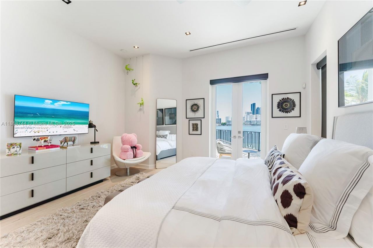 3916 Island Estates Dr, Aventura, FL 33160 Photo