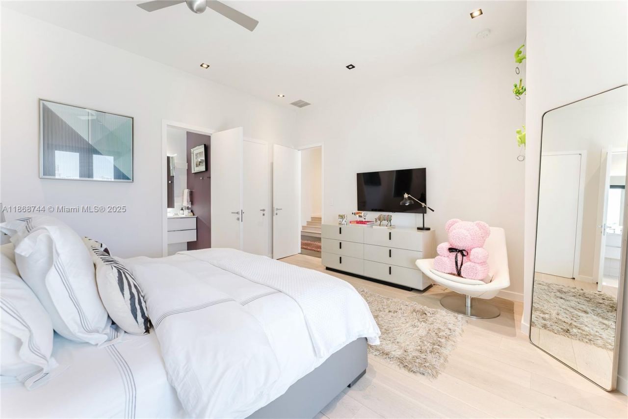 3916 Island Estates Dr, Aventura, FL 33160 Photo