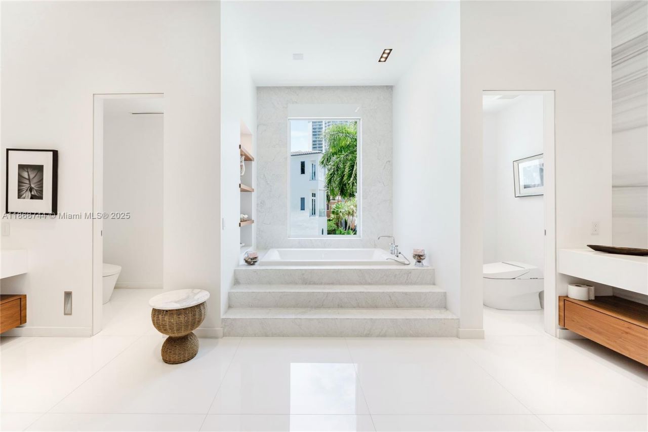 3916 Island Estates Dr, Aventura, FL 33160 Photo