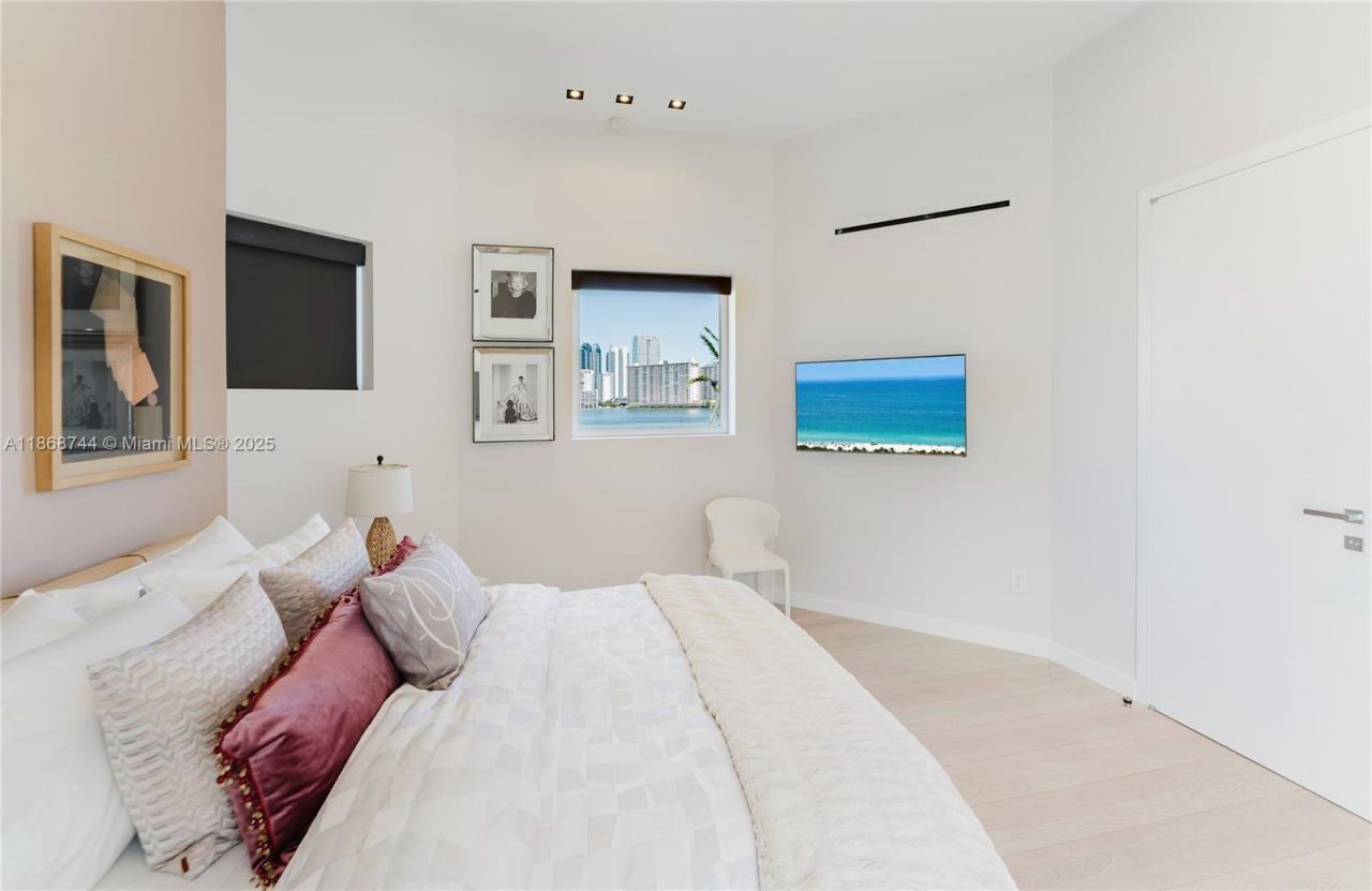 3916 Island Estates Dr, Aventura, FL 33160 Photo