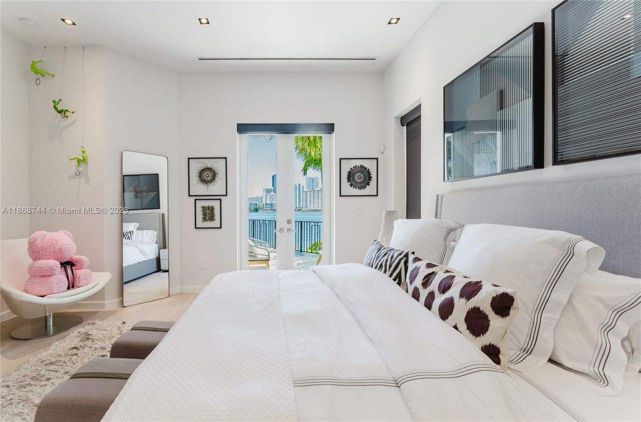 3916 Island Estates Dr, Aventura, FL 33160 Photo