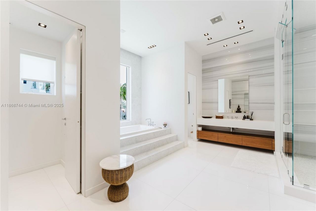 3916 Island Estates Dr, Aventura, FL 33160 Photo