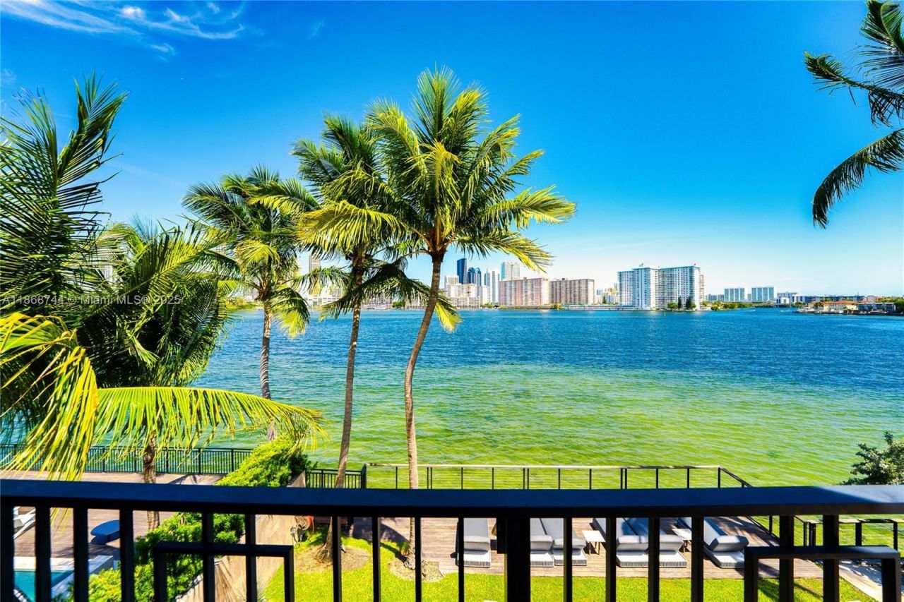 3916 Island Estates Dr, Aventura, FL 33160 Photo